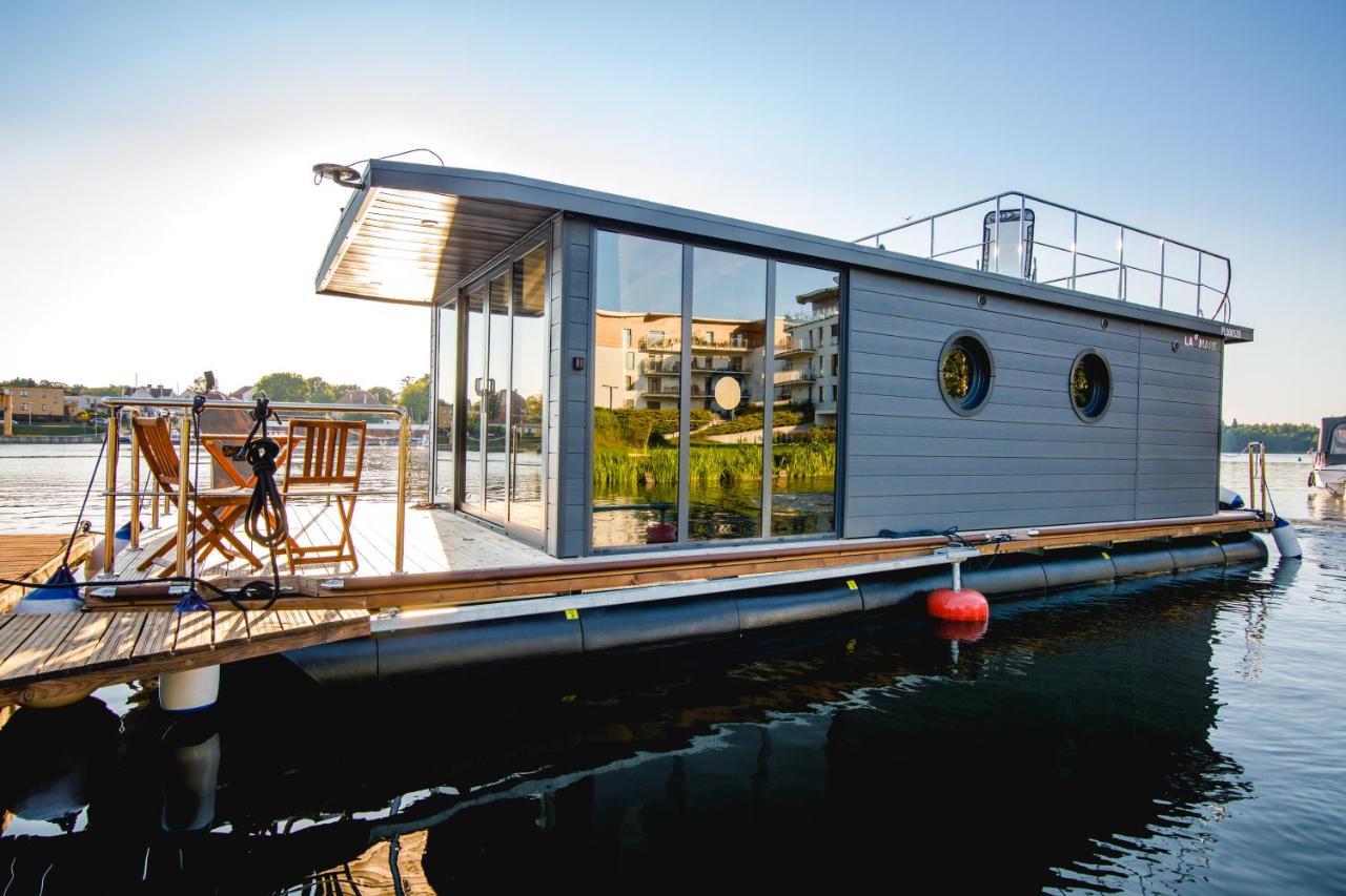 Houseboat- Dom Na Wodzie Z Sauna I Mozliwoscia Plywania Iława Exterior foto