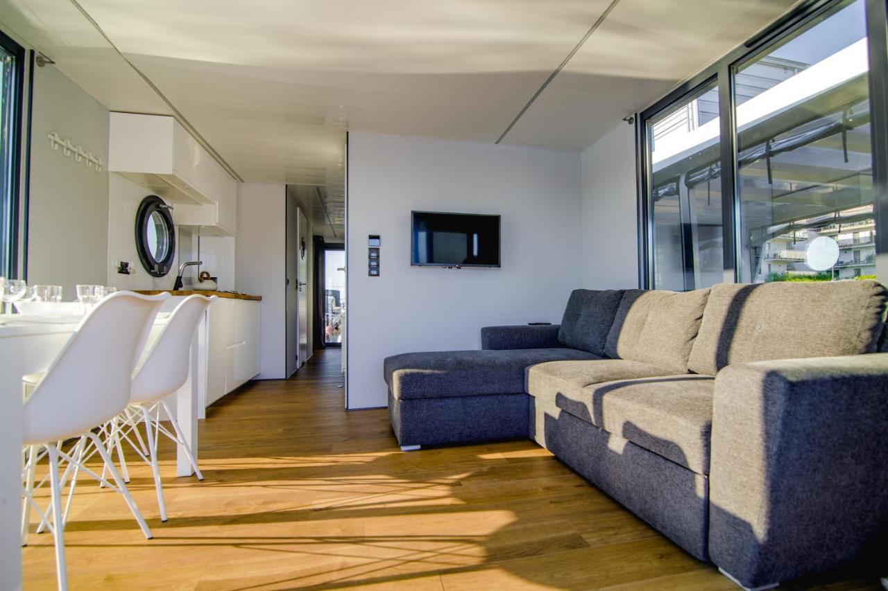 Houseboat- Dom Na Wodzie Z Sauna I Mozliwoscia Plywania Iława Exterior foto