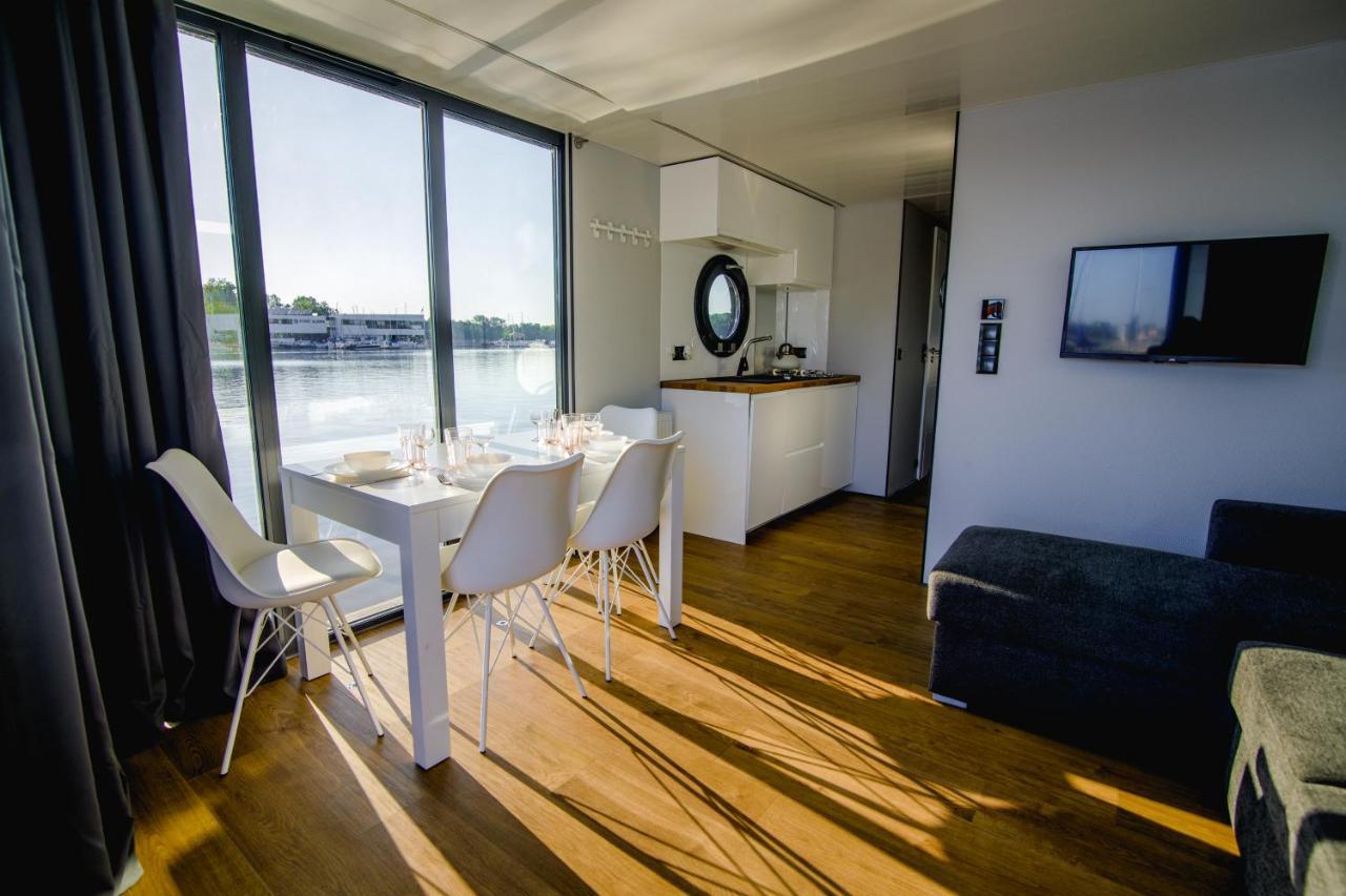 Houseboat- Dom Na Wodzie Z Sauna I Mozliwoscia Plywania Iława Exterior foto