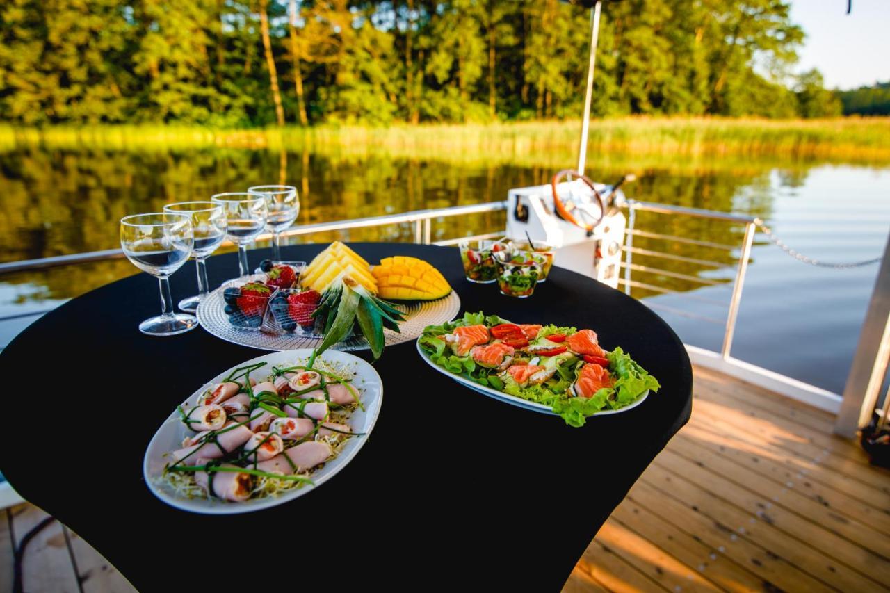 Houseboat- Dom Na Wodzie Z Sauna I Mozliwoscia Plywania Iława Exterior foto